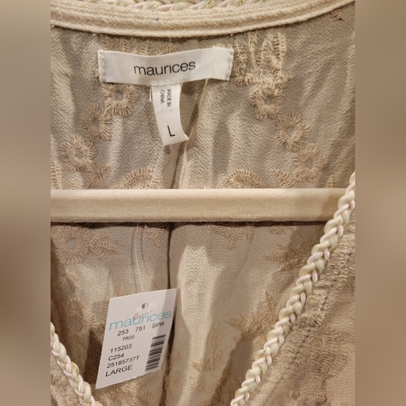 NWT Maurices Cream blouse L - Picture 3 of 4
